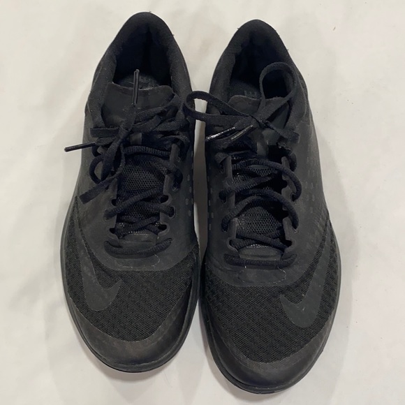 Nike Black Sneakers - Picture 2 of 3